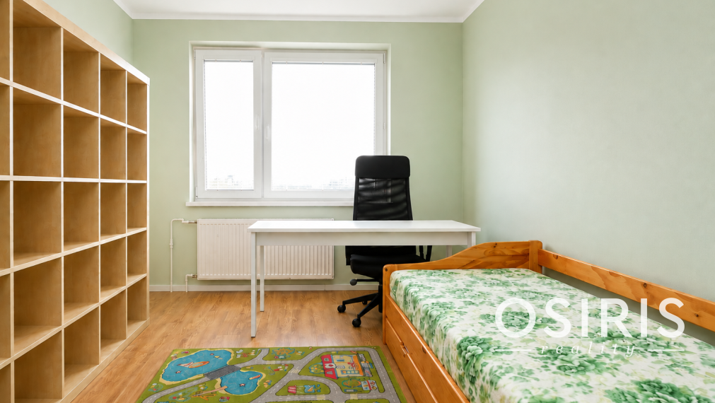 4-izb. byt po rekonštrukcii, 3 samostatné izby, loggia - Jasovská ul., Petržalka