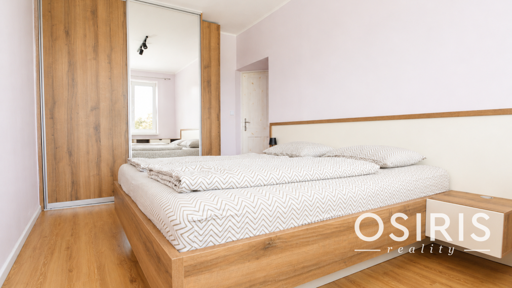 4-izb. byt po rekonštrukcii, 3 samostatné izby, loggia - Jasovská ul., Petržalka