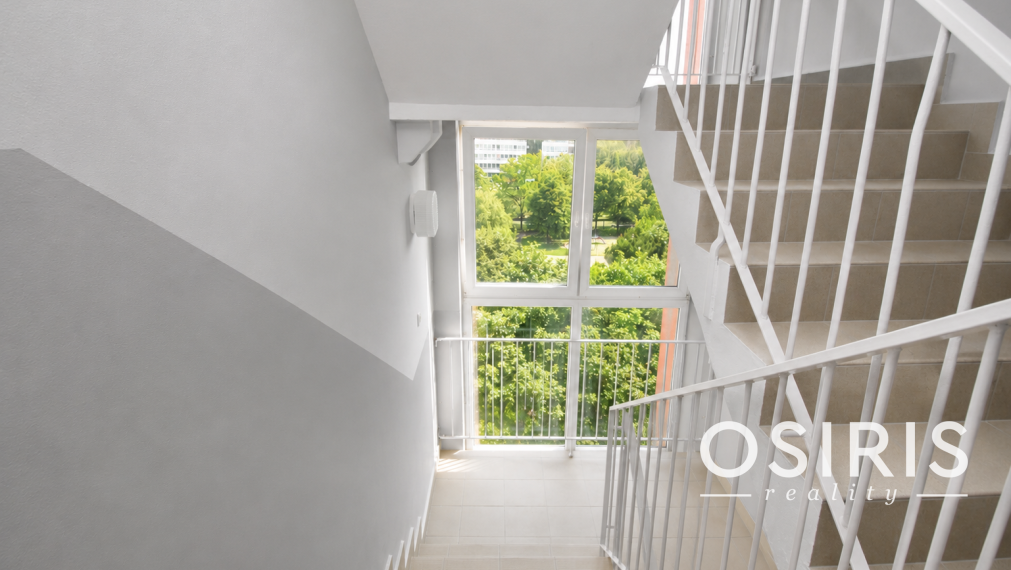 4-izb. byt po rekonštrukcii, 3 samostatné izby, loggia - Jasovská ul., Petržalka