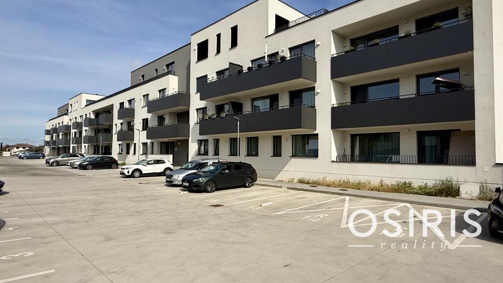 Krásny kompletne zariadený 3 izb. byt s garážovým parkovacím miestom
