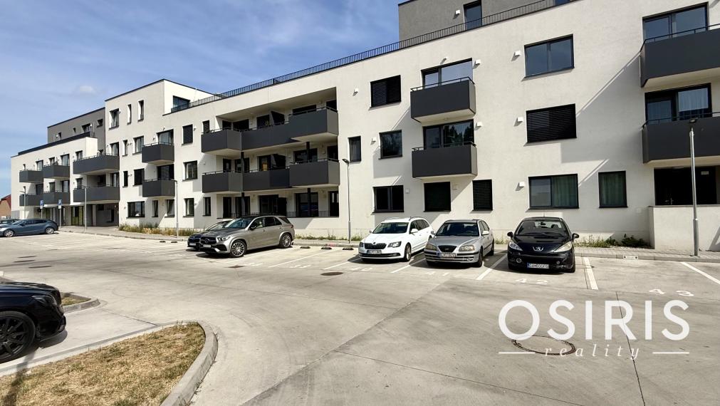 Krásny kompletne zariadený 3 izb. byt s garážovým parkovacím miestom