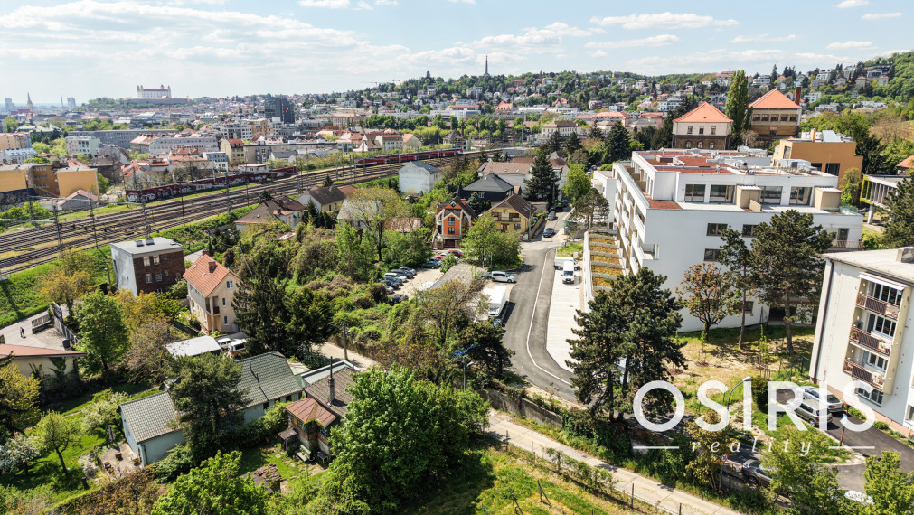 Skolaudované - krásny 3 izb. byt s veľkým balkónom v lukratívnej lokalite