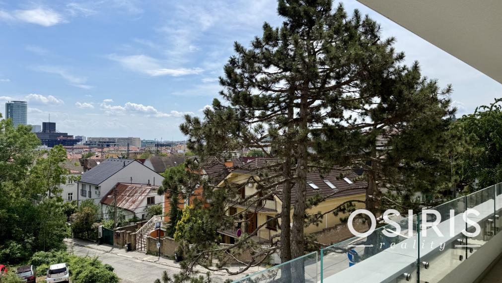 Winehills - 2 izb. byt s veľkým balkónom a krásnym výhľadom na Bratislavu