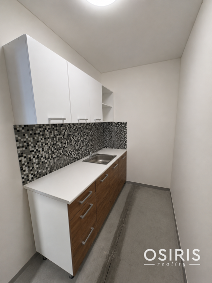 PRENÁJOM MODERNEJ HALY 200m² V UZAVRETOM AREÁLI – ROVINKA