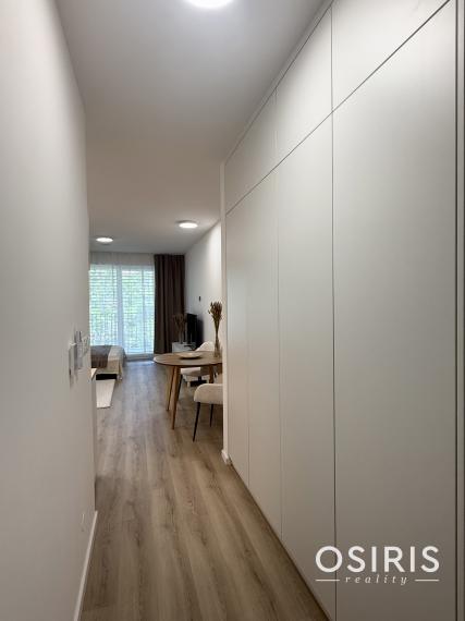 Dizajnový 1-izbový apartmán v projekte WineHills | Balkón | Parkovanie | Novostavba