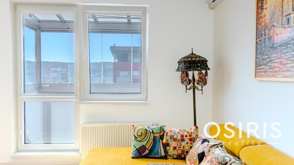 Kompletne zariadený 2-izbový byt s balkónom | Juhozápadná orientácia | Tichý vnútroblok