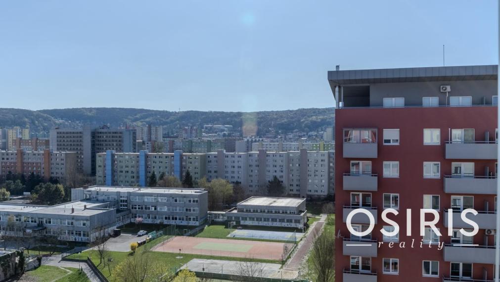 Kompletne zariadený 2-izbový byt s balkónom | Juhozápadná orientácia | Tichý vnútroblok