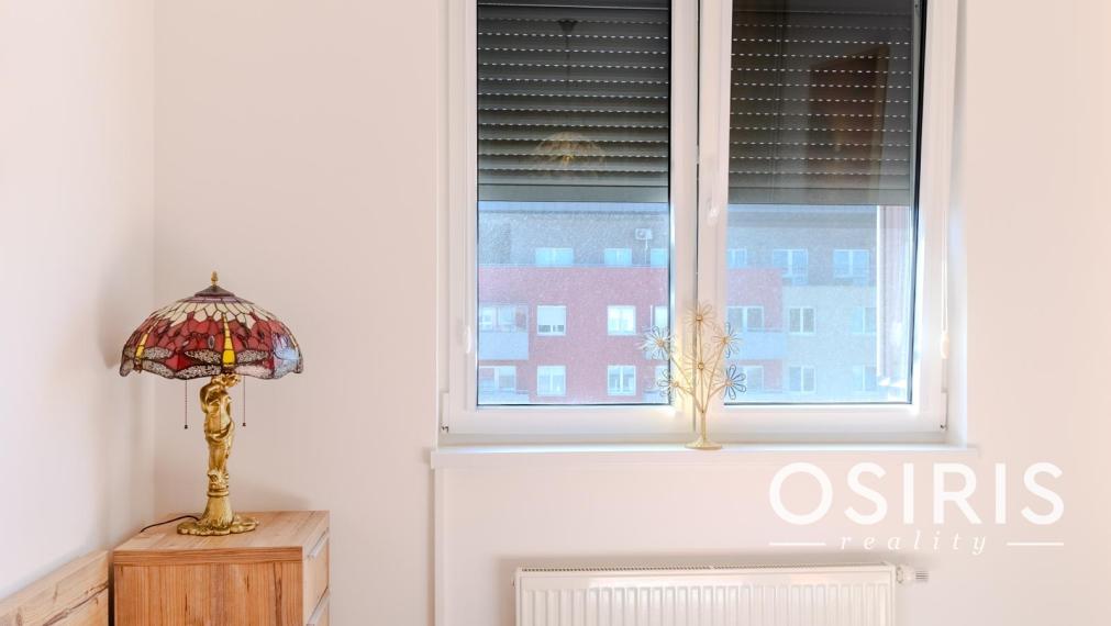 Kompletne zariadený 2-izbový byt s balkónom | Juhozápadná orientácia | Tichý vnútroblok