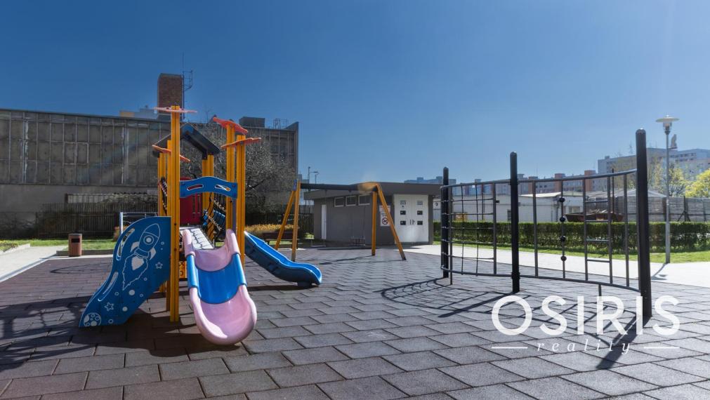 Kompletne zariadený 2-izbový byt s balkónom | Juhozápadná orientácia | Tichý vnútroblok