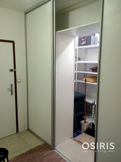 Priestranný kompletne zariadený 3-izbový byt s balkónom