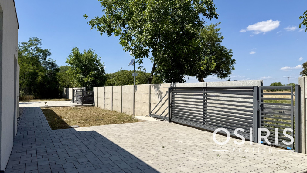 Minimalistický 4-izbový bungalov | Novostavba 2026 | 673 m² pozemok | Báč