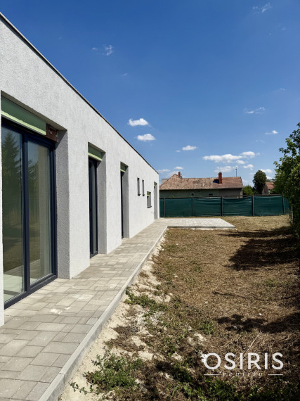 Minimalistický 4-izbový bungalov | Novostavba 2026 | 673 m² pozemok | Báč