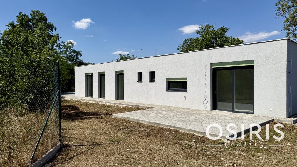 Minimalistický 4-izbový bungalov | Novostavba 2026 | 673 m² pozemok | Báč