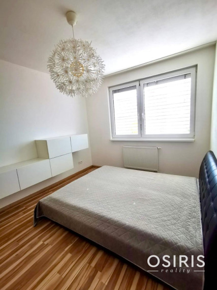Zariadený 2i byt s balkónom a parkovaním v pokojnej lokalite Rače,Kadnárova