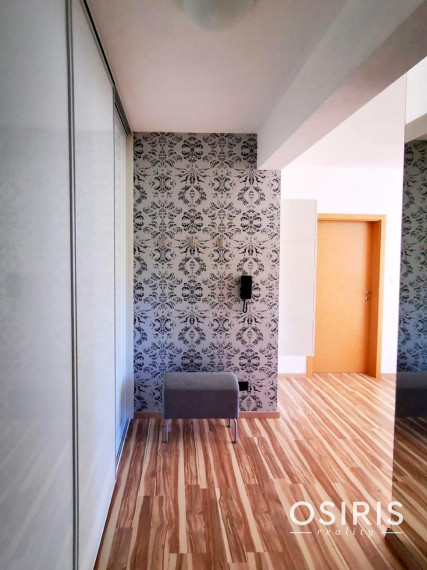 Zariadený 2i byt s balkónom a parkovaním v pokojnej lokalite Rače,Kadnárova