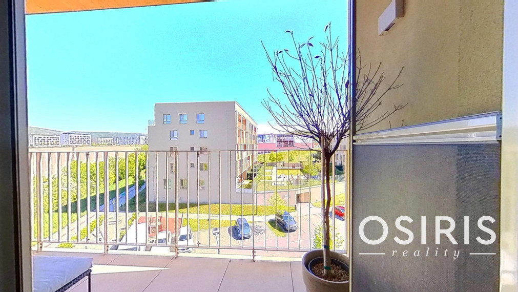 Moderný, klimatizovaný 3-izbového bytu s balkónom v projekte Bory