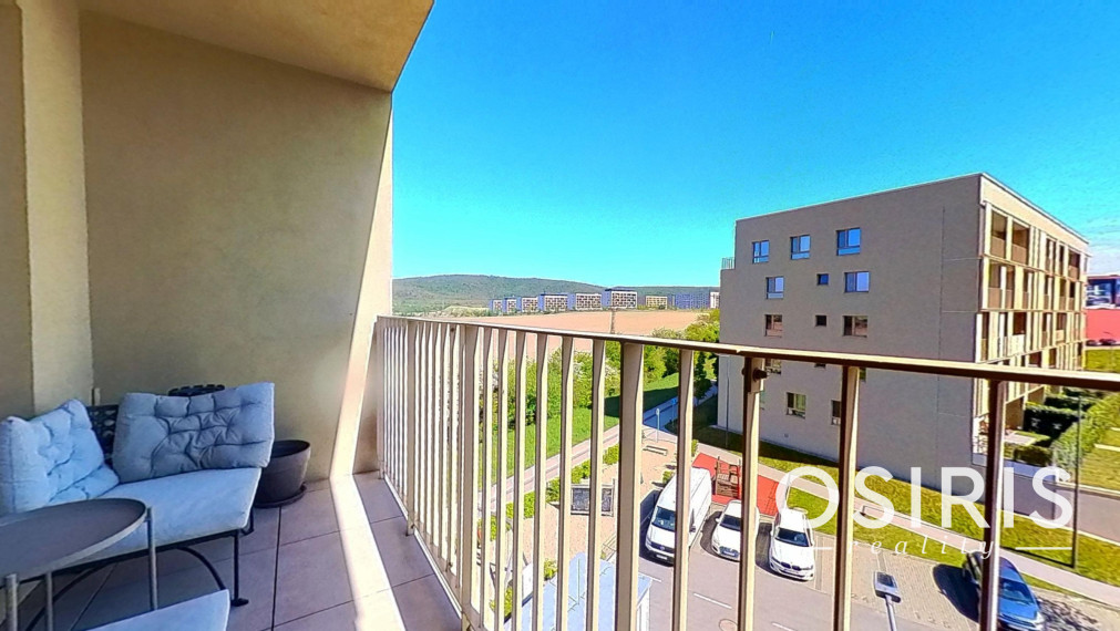 Moderný, klimatizovaný 3-izbového bytu s balkónom v projekte Bory