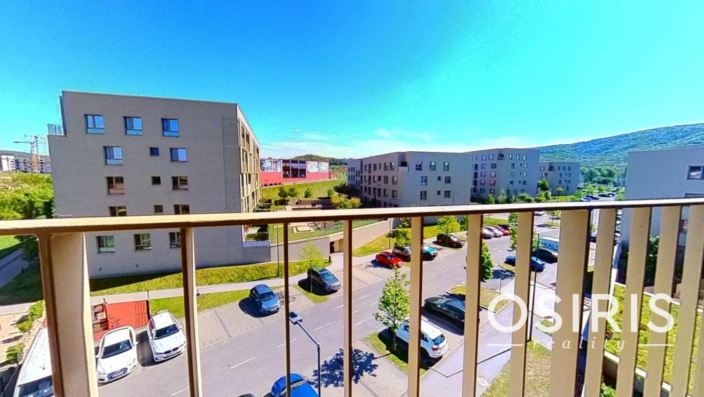 Moderný, klimatizovaný 3-izbového bytu s balkónom v projekte Bory