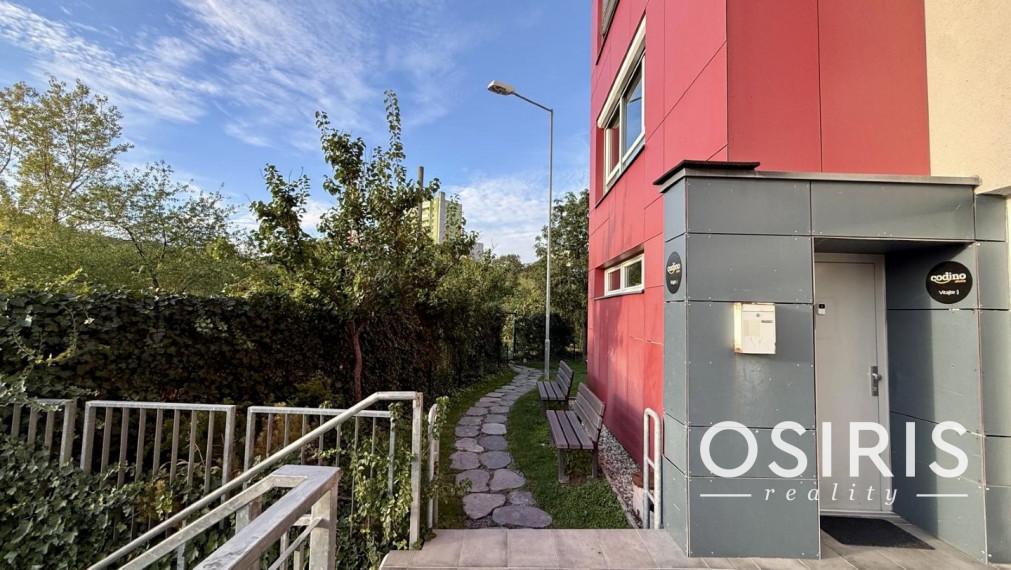 Klimatizovaný, zariadený 2i byt s balkónom a parkovaním v pokojnej lokalite Rače,Kadnárova