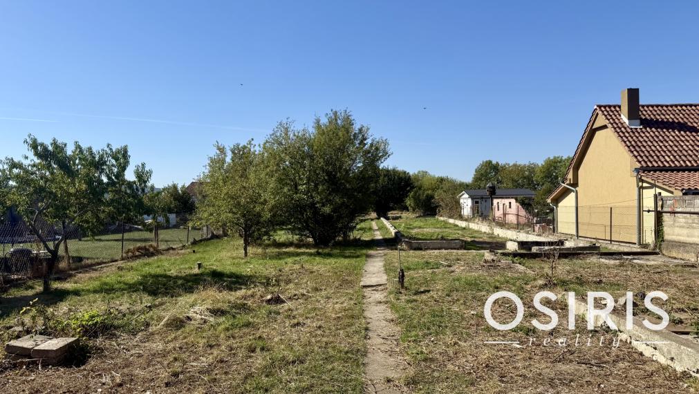 INVESTIČNÁ PRÍLEŽITOSŤ: 2 411 m² POZEMOK S RD A S MOŽNOSŤOU VÝSTAVBY 3 DVOJDOMOV