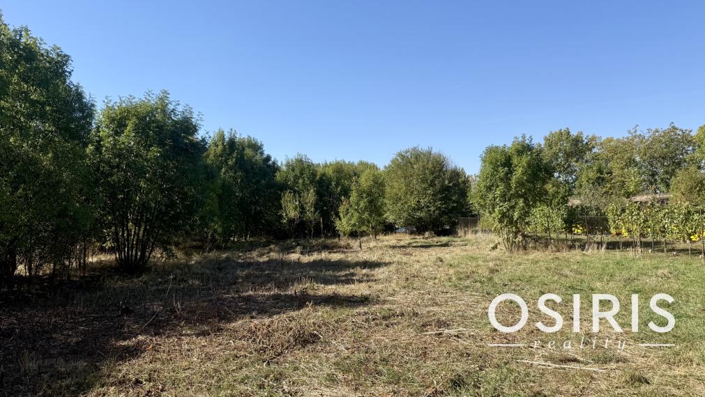 INVESTIČNÁ PRÍLEŽITOSŤ: 2 411 m² POZEMOK S RD A S MOŽNOSŤOU VÝSTAVBY 3 DVOJDOMOV