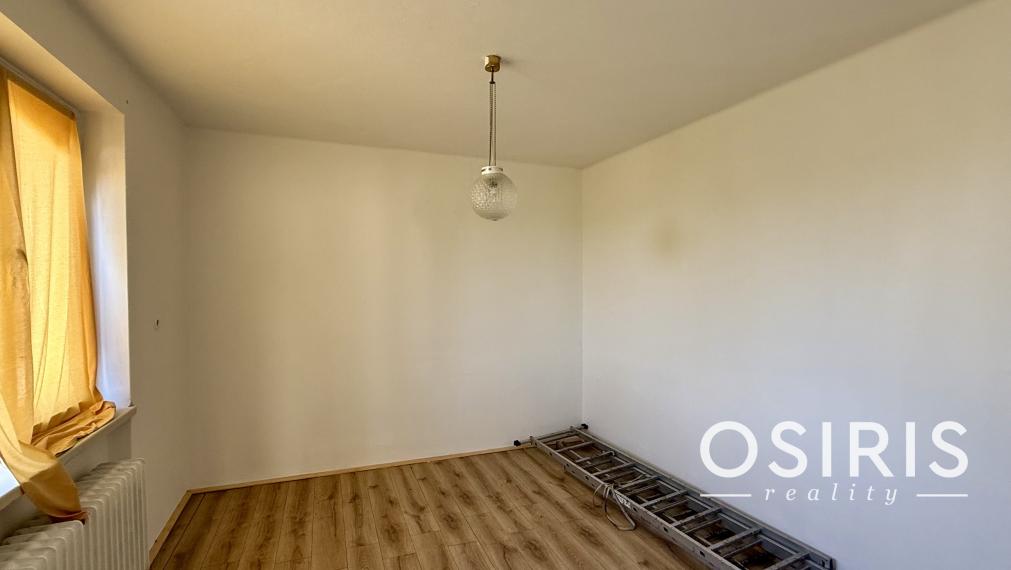 INVESTIČNÁ PRÍLEŽITOSŤ: 2 411 m² POZEMOK S RD A S MOŽNOSŤOU VÝSTAVBY 3 DVOJDOMOV