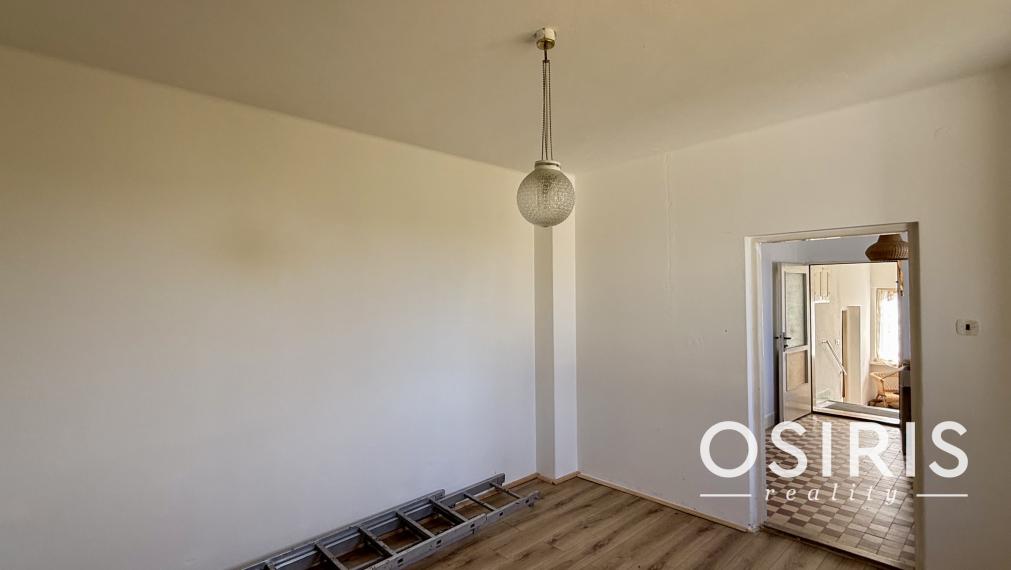 INVESTIČNÁ PRÍLEŽITOSŤ: 2 411 m² POZEMOK S RD A S MOŽNOSŤOU VÝSTAVBY 3 DVOJDOMOV