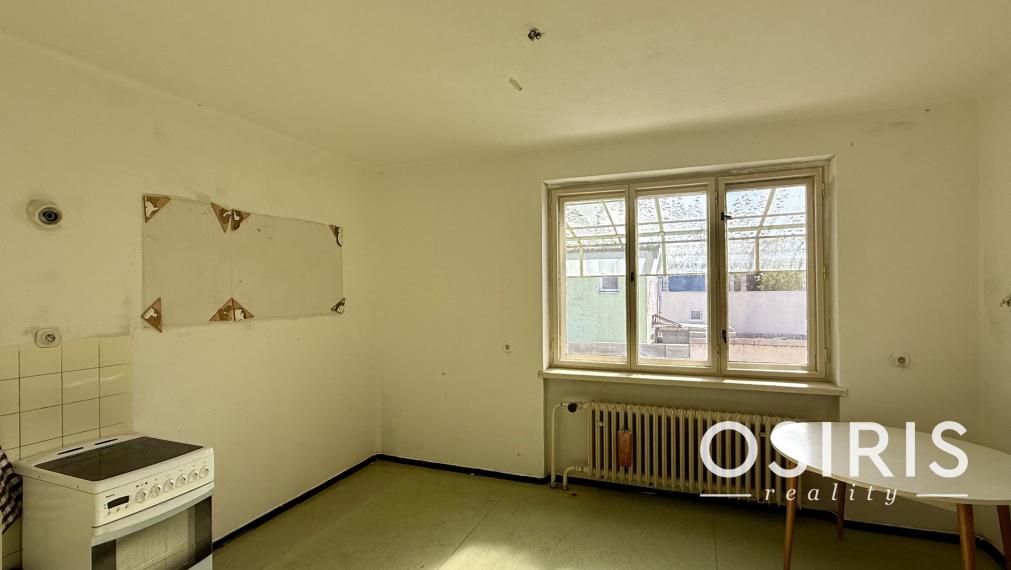INVESTIČNÁ PRÍLEŽITOSŤ: 2 411 m² POZEMOK S RD A S MOŽNOSŤOU VÝSTAVBY 3 DVOJDOMOV