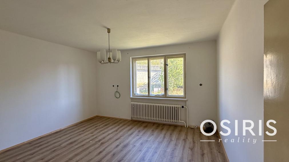 INVESTIČNÁ PRÍLEŽITOSŤ: 2 411 m² POZEMOK S RD A S MOŽNOSŤOU VÝSTAVBY 3 DVOJDOMOV