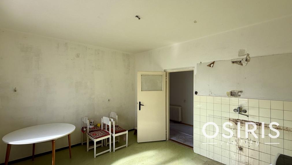 INVESTIČNÁ PRÍLEŽITOSŤ: 2 411 m² POZEMOK S RD A S MOŽNOSŤOU VÝSTAVBY 3 DVOJDOMOV