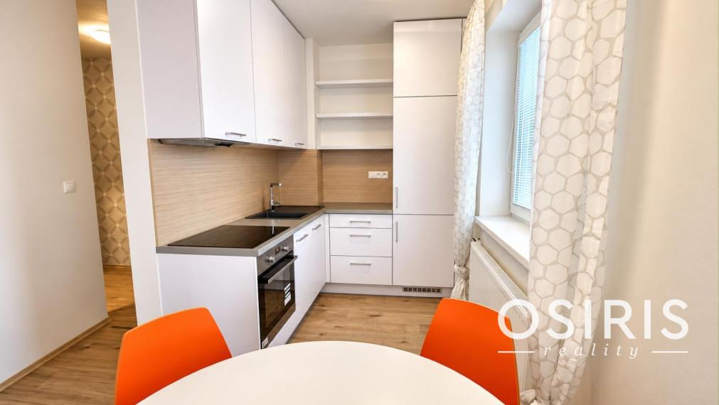 Kompletne zariadený 1 izbový byt so spacím kútom, pivnica, tichá lokalita priamo pri vinohradoch, Jurská ulica, Bratislava - Nové Mesto