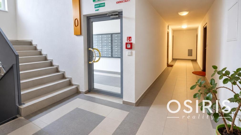Kompletne zariadený 1 izbový byt so spacím kútom, pivnica, tichá lokalita priamo pri vinohradoch, Jurská ulica, Bratislava - Nové Mesto