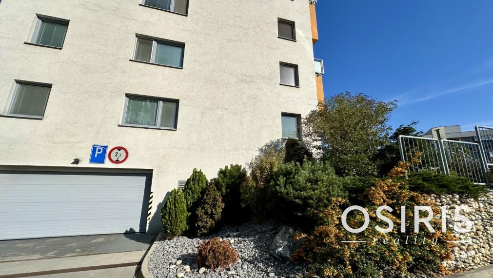 Kompletne zariadený 1 izbový byt so spacím kútom, pivnica, tichá lokalita priamo pri vinohradoch, Jurská ulica, Bratislava - Nové Mesto