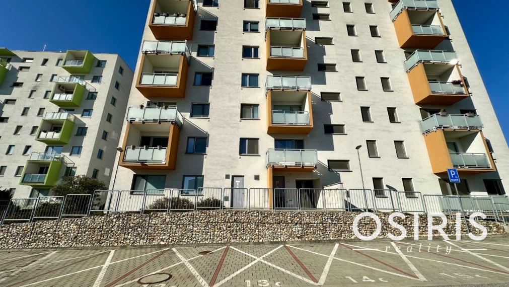 Kompletne zariadený 1 izbový byt so spacím kútom, pivnica, tichá lokalita priamo pri vinohradoch, Jurská ulica, Bratislava - Nové Mesto