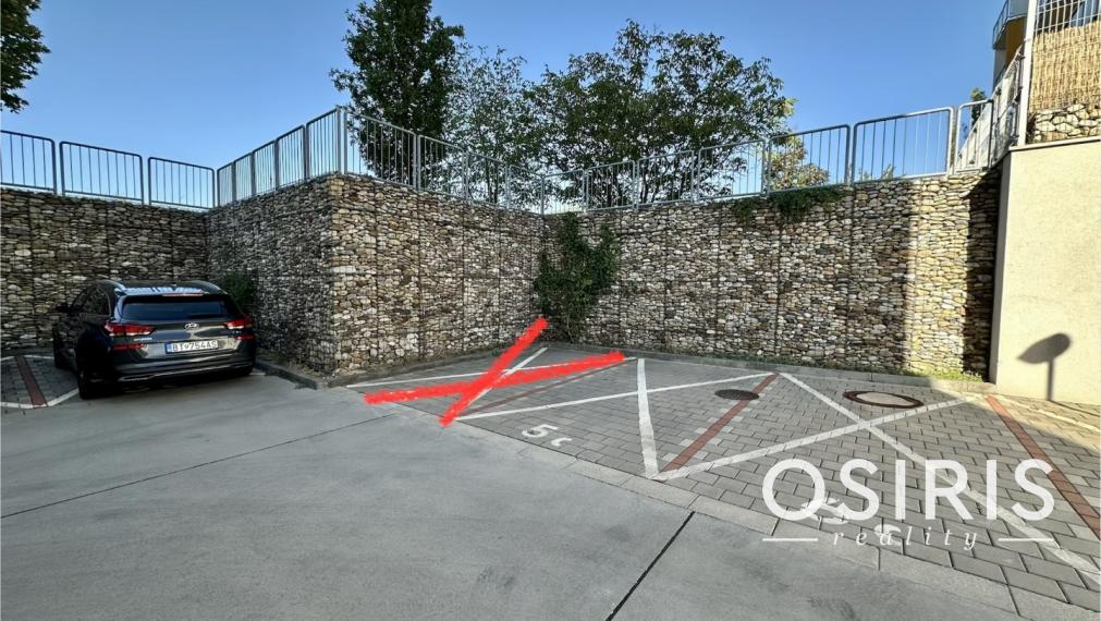Kompletne zariadený 1 izbový byt so spacím kútom, pivnica, tichá lokalita priamo pri vinohradoch, Jurská ulica, Bratislava - Nové Mesto