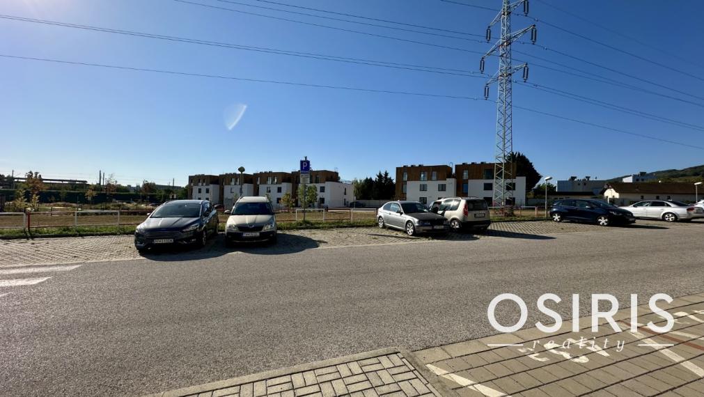 Kompletne zariadený 1 izbový byt so spacím kútom, pivnica, tichá lokalita priamo pri vinohradoch, Jurská ulica, Bratislava - Nové Mesto