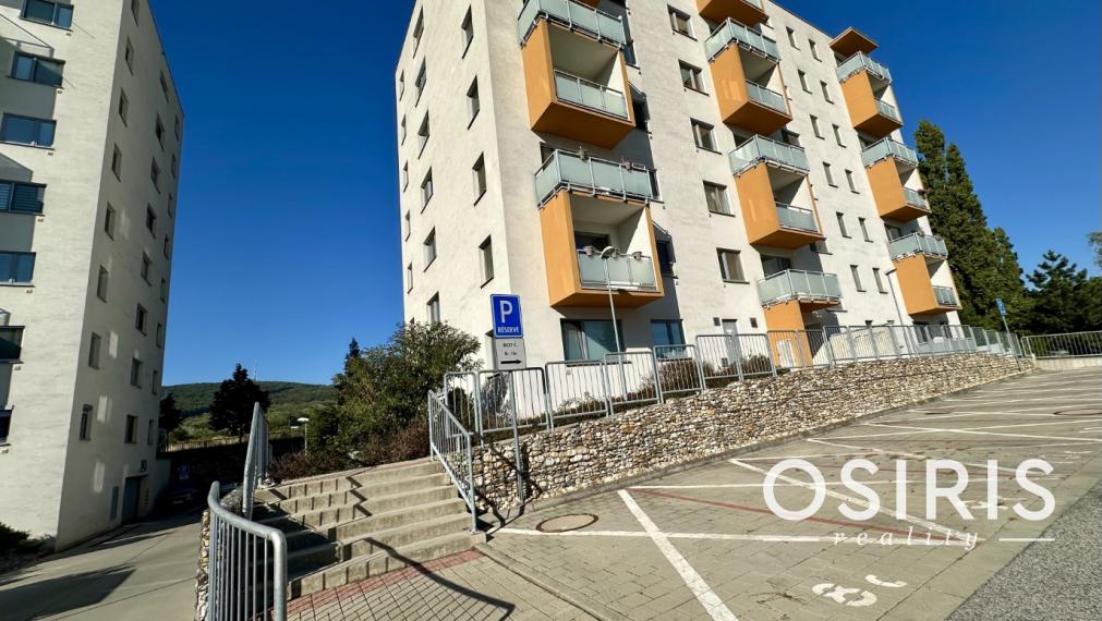 Kompletne zariadený 1 izbový byt so spacím kútom, pivnica, tichá lokalita priamo pri vinohradoch, Jurská ulica, Bratislava - Nové Mesto