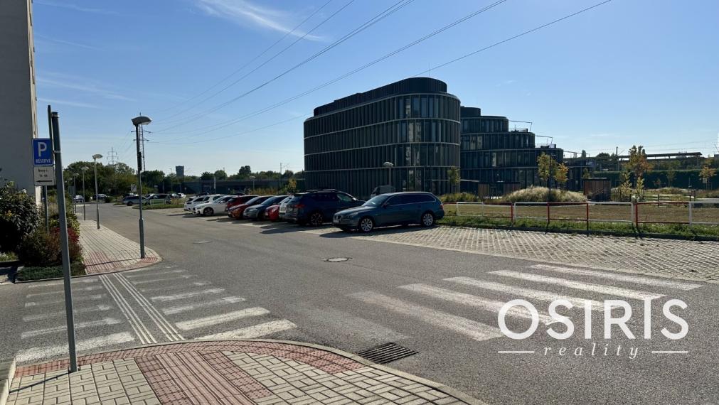 Kompletne zariadený 1 izbový byt so spacím kútom, pivnica, tichá lokalita priamo pri vinohradoch, Jurská ulica, Bratislava - Nové Mesto