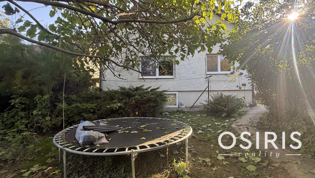 STARÉ BERNOLÁKOVO | RODINNÝ DOM S VEĽKÝM POZEMKOM 777 m², GARÁŽOU A KRÁSNOU ZÁHRADOU