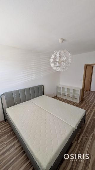 Klimatizovaný, zariadený 2i byt s balkónom a parkovaním v pokojnej lokalite Rače,Kadnárova