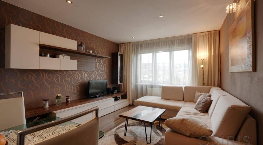 Zrekonštruovaný, priestranný 4i byt s dvoma balkónmi, Uhlisko, BB