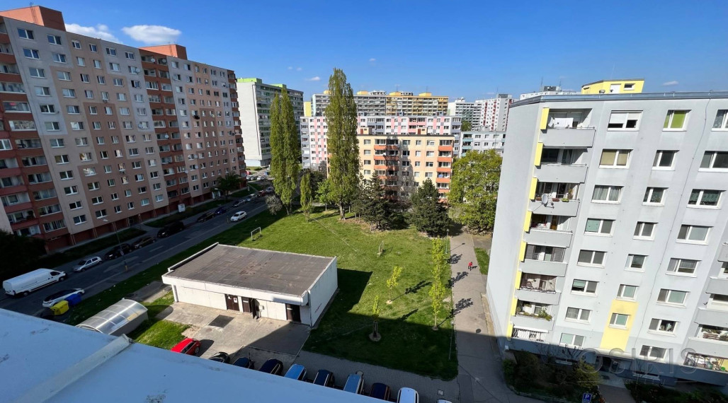 Slnečný 3i byt po čiastočnej rekonštrukcii, loggia, Lachova ul.