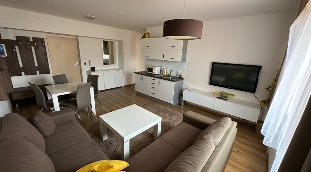 2 izbový byt s balkónom, 1x parkovanie