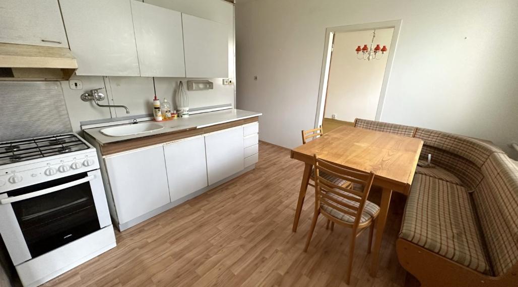 PREDANÝ: 3i byt (72m2) so samostatnými izbami v obľúbenej časti sídliska Mier, ulica Trieda 1. mája, Spišská Nová Ves