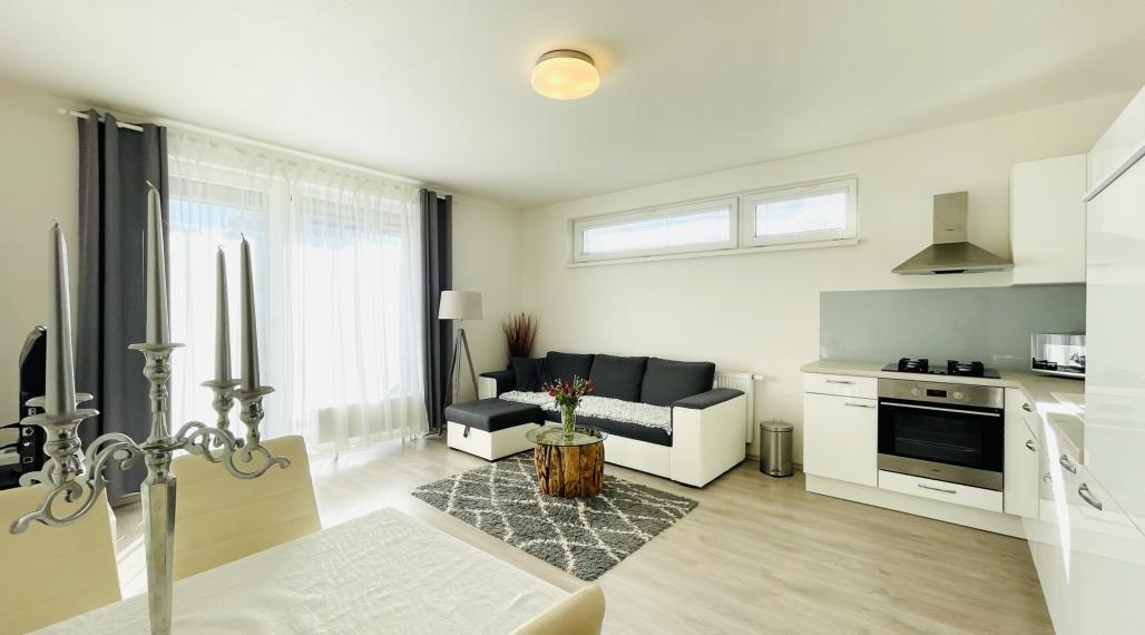 ODPORÚČAM: IDEÁLNE PRE RODINY, zariadený 3 izb. byt v novostavbe, balkón, Pri Hrubej lúke, Dúbravka