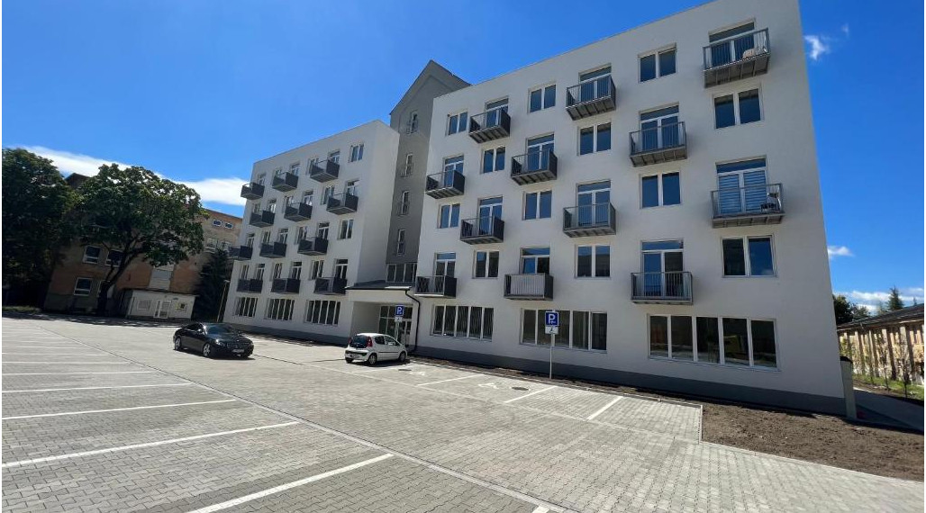 Moderný a pohodlný dvojizbový byt v novostavbe z r. 2023, parkovacie miesto
