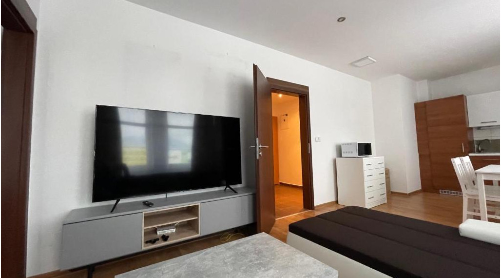 Zariadený 2i byt po rekonštrukcii z r. 2020, balkón, parkovanie