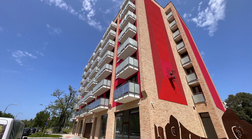 Na prenájom 2i byt s balkónom, novostavba 2023