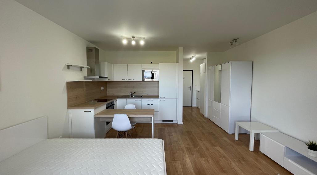 Pekný, zariadený 1 izbový byt s parkovacím miestom