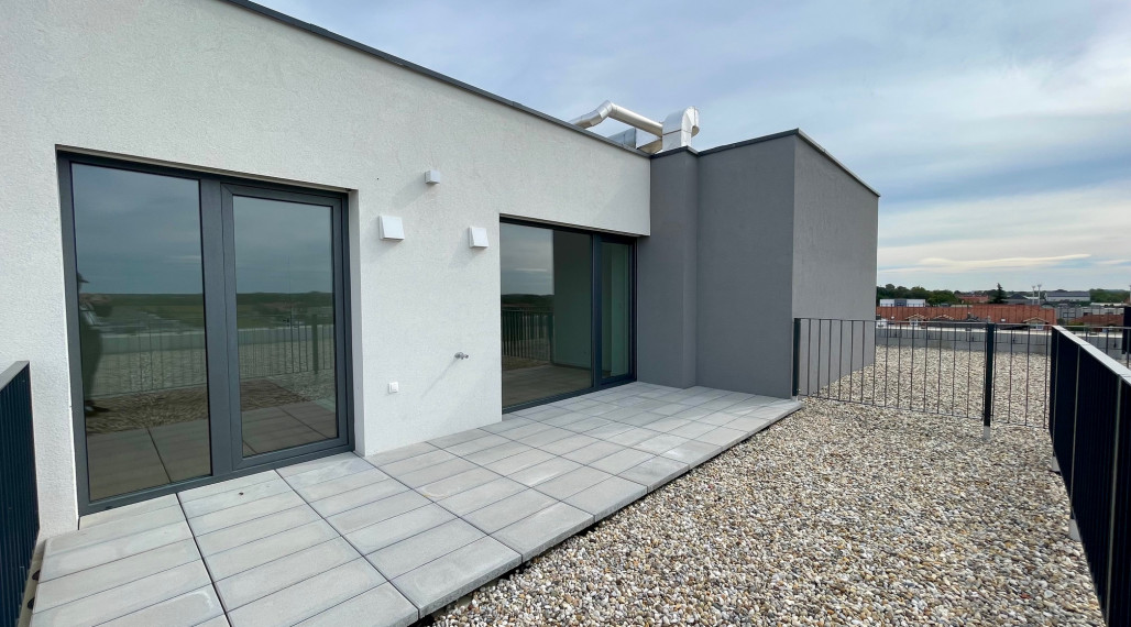 Exkluzívny 3 izbový, strešný byt s veľkou slnečnou terasou